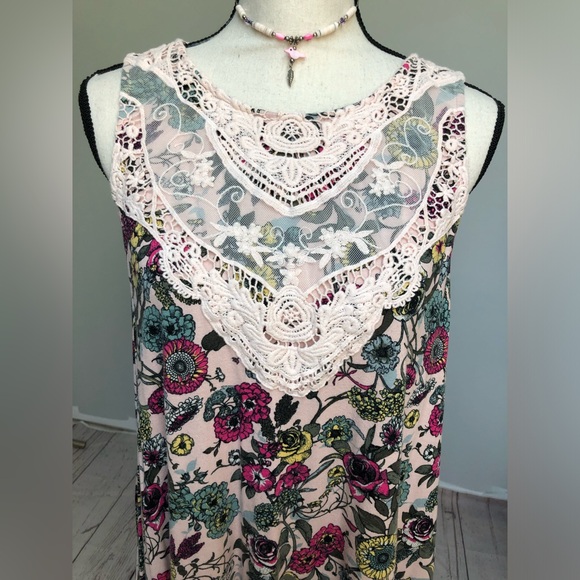 Maurices Floral & Lace Boho Tank Top Size Medium - Picture 1 of 6